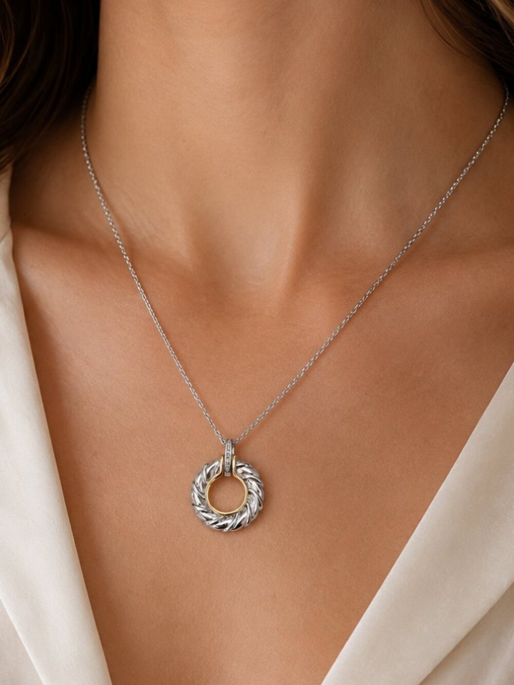 Avon Fine Designer Collection Diamond Accent Twist Necklace 925 Silver